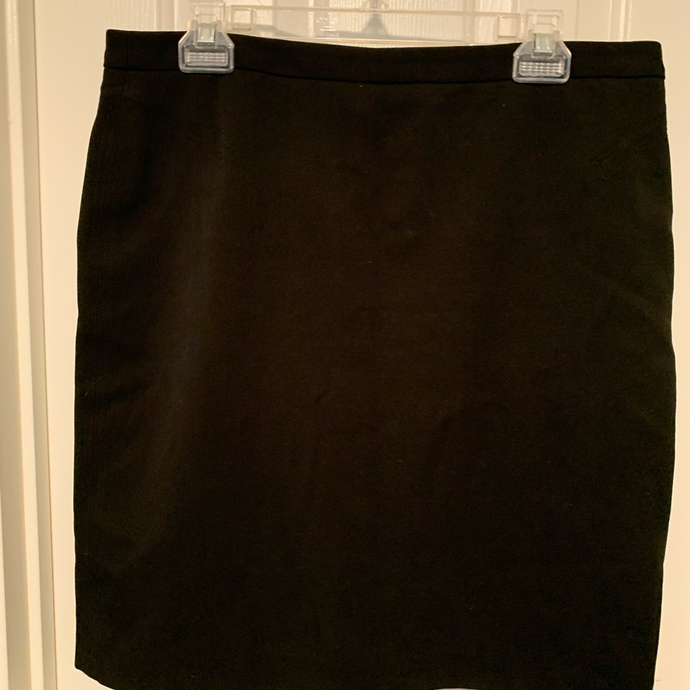 Ann Taylor, Size 12, Black pencil skirt.